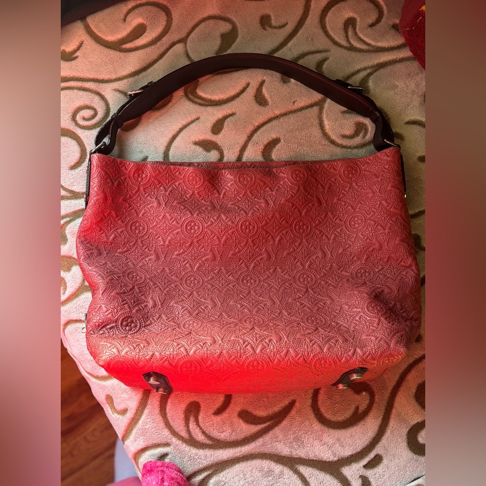 Louis Vuitton
Antheia Hobo Leather PM